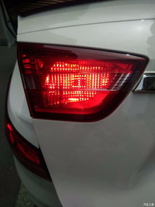 車燈更換記 霧燈、剎車燈、倒車燈維修心得與“飛利浦霧燈”的教訓