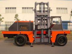 8噸內(nèi)燃側(cè)面叉車